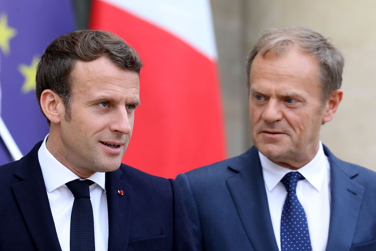 French president Emmanuel Macron (L) stands with European Council president Donald Tusk on the steps of Elysee Palace in Paris on 20 May. Photo: AFP