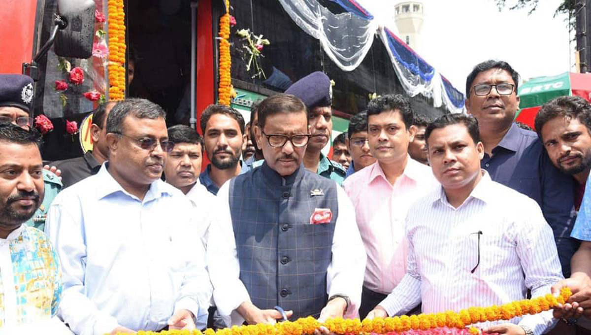 Road transport and bridges minister Obaidul Quader inaugurates AC bus service on Dhaka-Narayanganj route in the city on Wednesday. Photo: UNB
