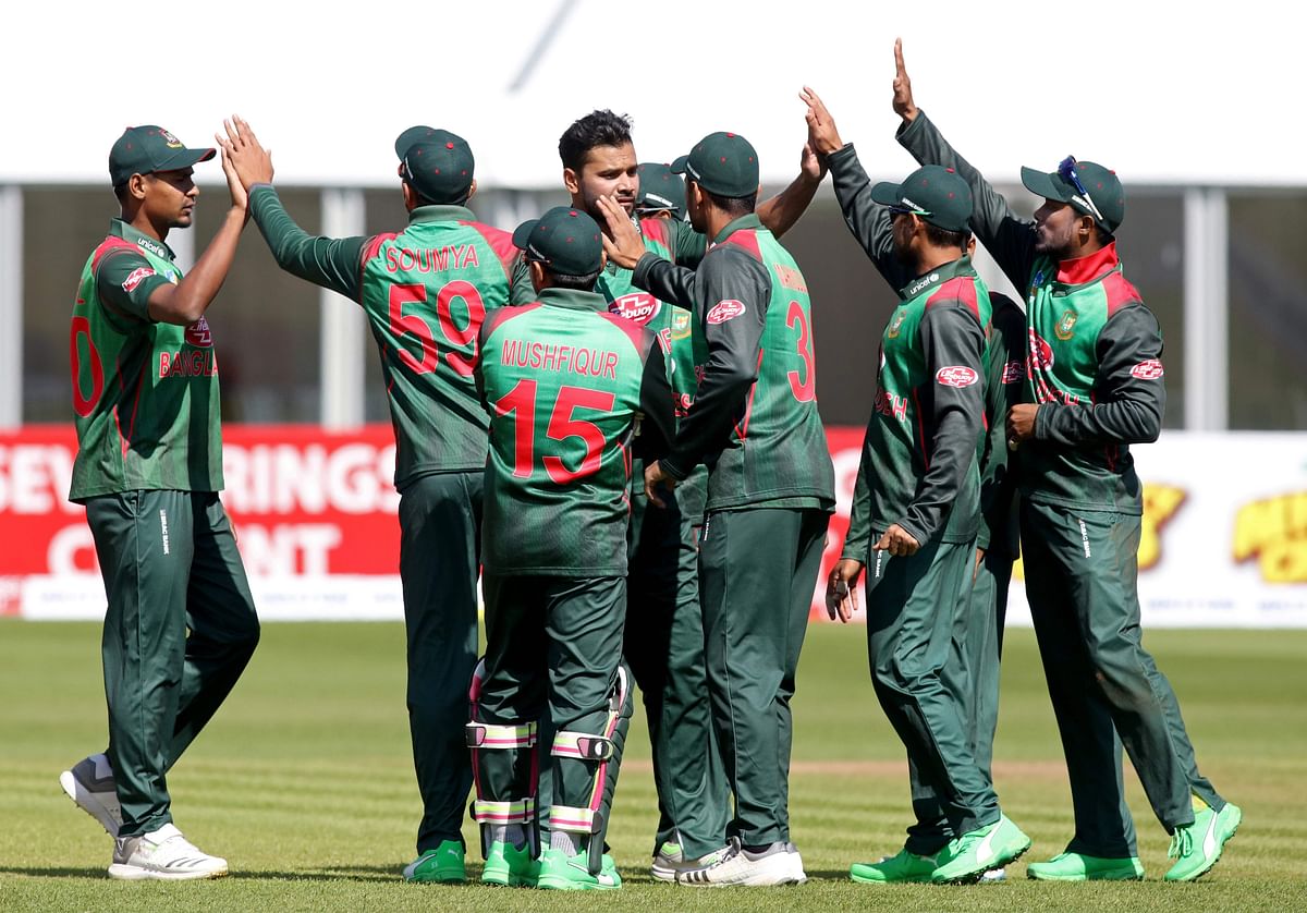 In this file photo taken on 13 May 2019 Bangladesh`s captain Mashrafe Mortaza (C) celebrates with teammates after taking the wicket of West Indies` Sunil Ambris (not pictured) during the Tri-Nation Series, one day international between Bangladesh and West Indies Malahide cricket club, in Dublin. Photo: AFP