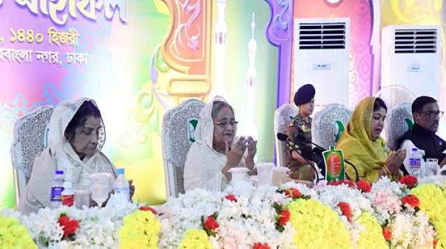 Prime minister Sheikh Hasina addresses an iftar party arranged for the leaders of different political parties at her official residence Ganabhaban on Saturday. Photo: PID
