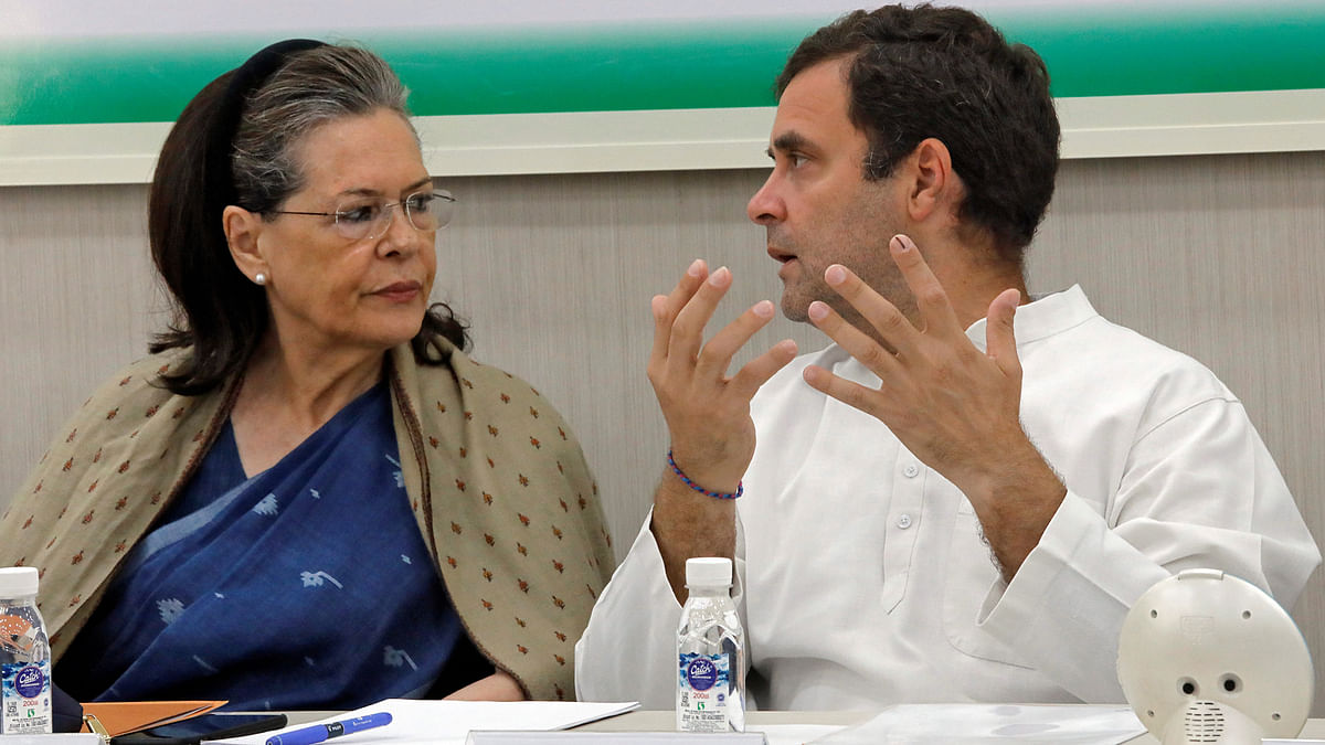 Rahul Gandhi, president of Congress party, speaks with his mother and leader of the party Sonia Gandhi during Congress Working Committee (CWC) meeting in New Delhi, India, 25 May, 2019. Photo: Reuters