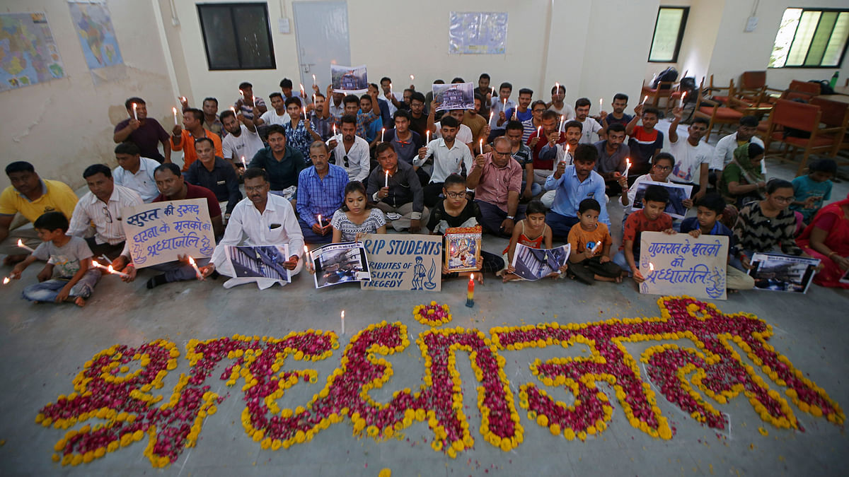 People attend a prayer meet to pay tribute to the victims of a fire that broke out in a commercial building in the western city of Surat on Friday, inside a library in Ahmedabad, India, 25 May, 2019. Photo: Reuters