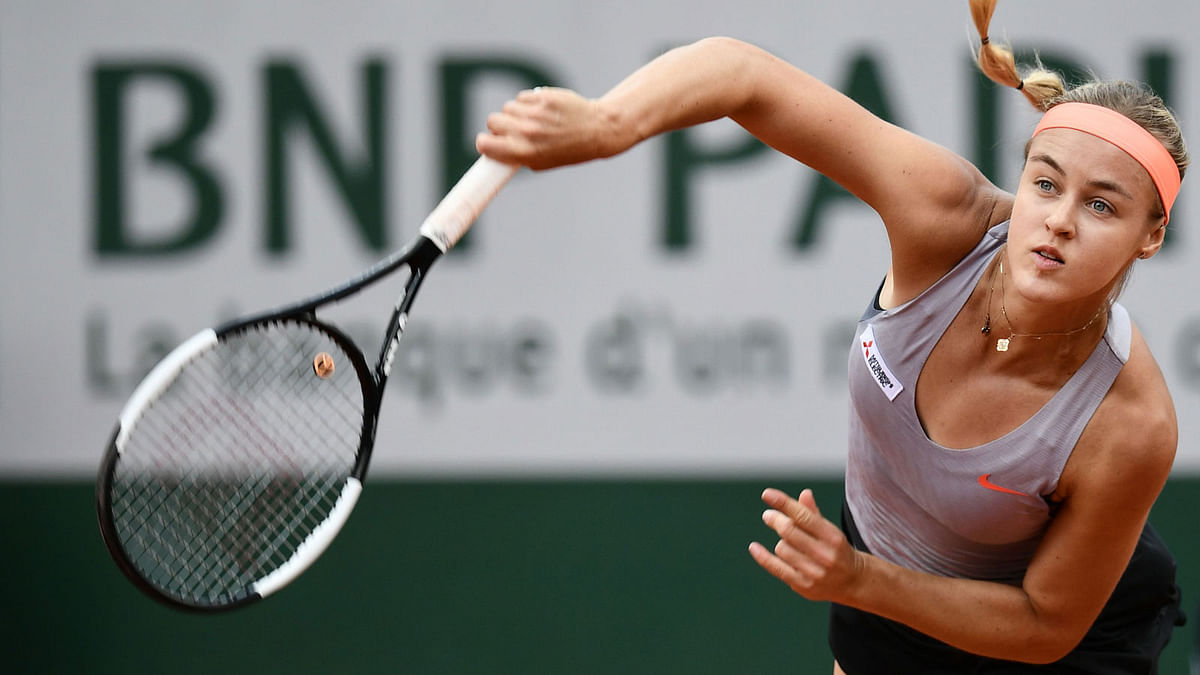 Slovakia`s Anna Karolina Schmiedlova serves the ball to Japan`s Naomi Osaka during their women`s singles first round match on day three of The Roland Garros 2019 French Open tennis tournament in Paris on 28 May 2019. Photo: AFP