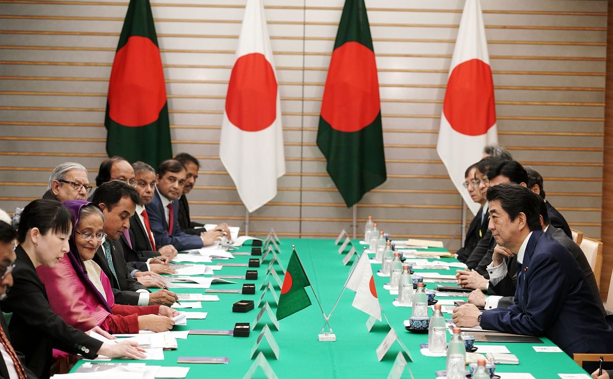 Bangladesh`s prime minister Sheikh Hasina (2nd L) and Japan`s prime minister Shinzo Abe (R) attend a meeting at Abe`s official residence in Tokyo 29 May, 2019. Photo: AFP