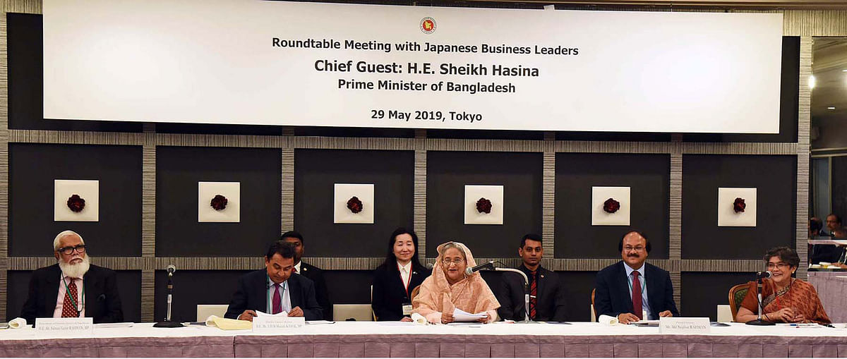 Prime minister Sheikh Hasina addresses a roundtable with Japanese business leaders at Hotel New Otani, Tokyo on 29 May. Photo: PID