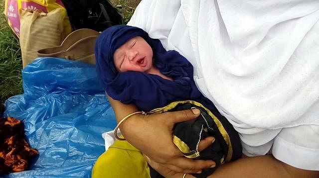 A woman gave birth to a baby girl on the road at Tangail on Tuesday morning on her way to Kurigram from Gazipur to celebrate Eid-ul-Fitr with her near and dear ones. Photo: Collected