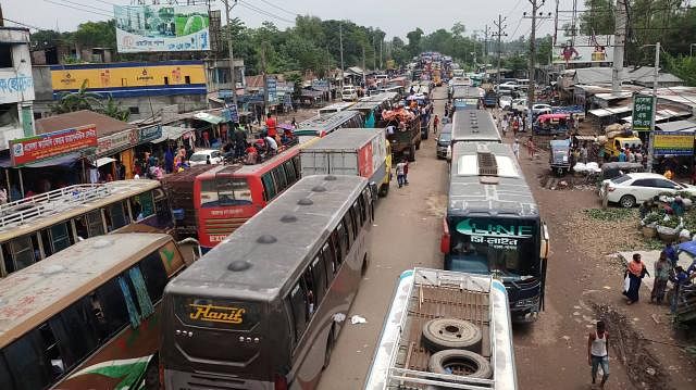 Buses are stuck on Bangabandhu Bridge-Dhaka highway in Tangail`s Elenga area. Photo: Prothom Alo