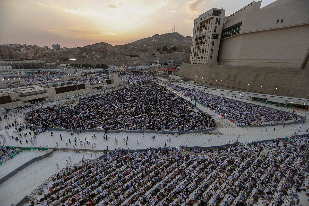 Muslim worshippers perform Eid al-Fitr prayers at the Grand Mosque in the Saudi holy city of Mecca on 4 June, 2019. Muslims worldwide celebrate Eid al-Fitr marking the end of the Muslim holy month of Ramadan. Photo:  AFP