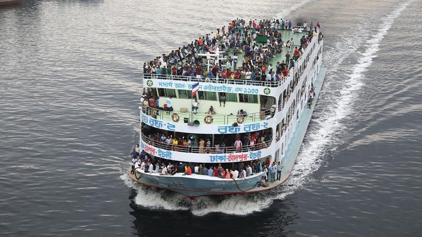 An overcrowded launch carrying homebound people leaves Saradghat Launch Terminal. Postogola bridge, Dhaka, 4 June, 2019: Photo: Abdus Salam.