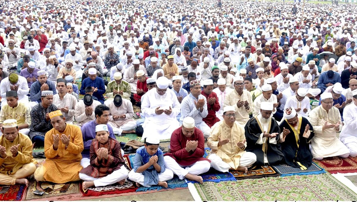 The 5th Eid-ul-Fitr congregation was held at Gor-e-Shahid Baro Maidan at 8:45am on Wednesday with the participation of 600,000 devotees. Photo: UNB