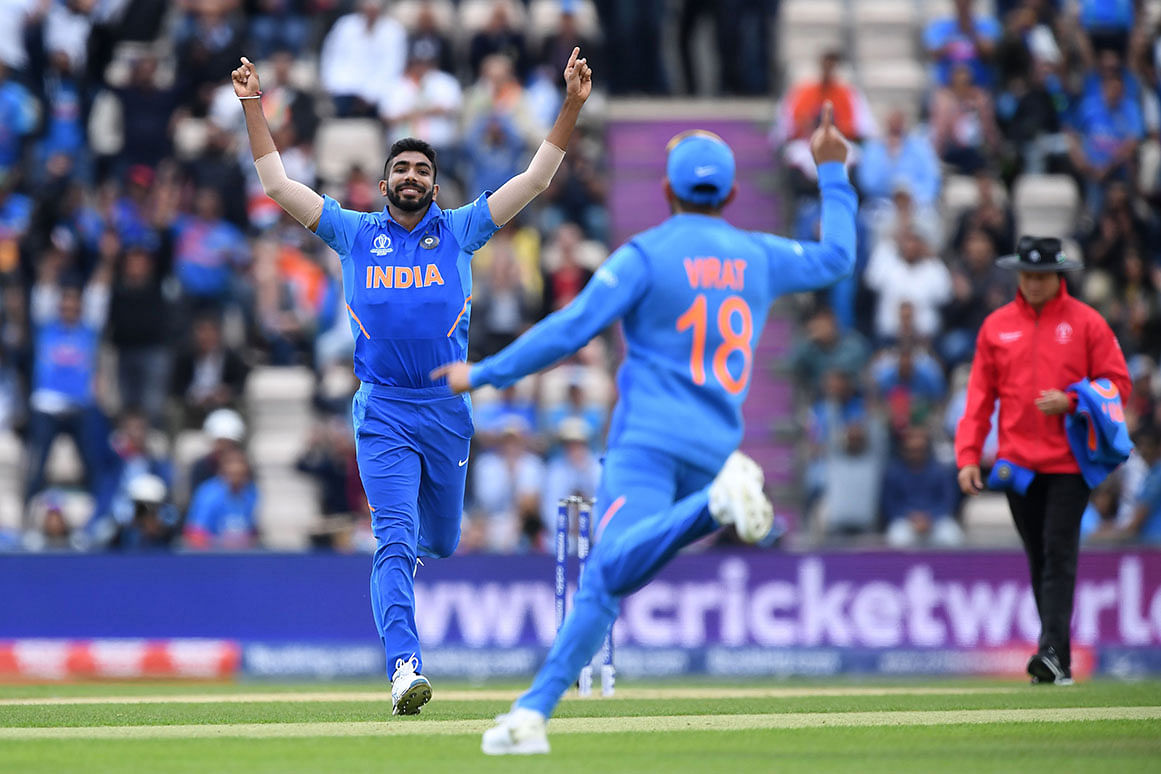 India`s Jasprit Bumrah (L) celebrates with India`s captain Virat Kohli after dismissing South Africa`s Hashim Amla for six during the 2019 Cricket World Cup group stage match between South Africa and India at the Rose Bowl in Southampton, southern England, on 5 June, 2019. Photo: AFP