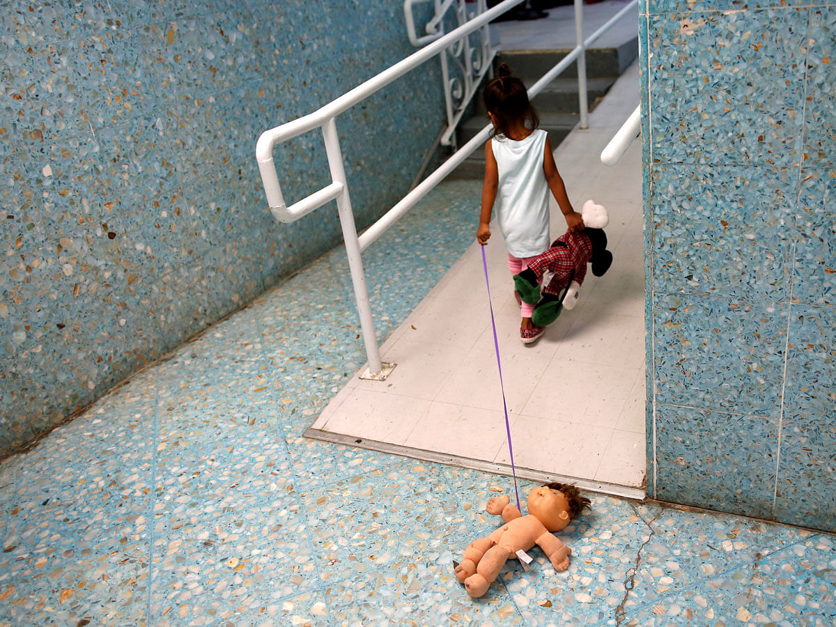 A Central American child plays on a hallway of the Catholic shelter `San Francisco Javier Church`, which gives temporary shelter to asylum-seekers from Central America countries released by ICE and US Customs and Border Protection (CBP) due to overcrowded facilities, in Laredo, Texas US 4 June 2019. Photo: AFP