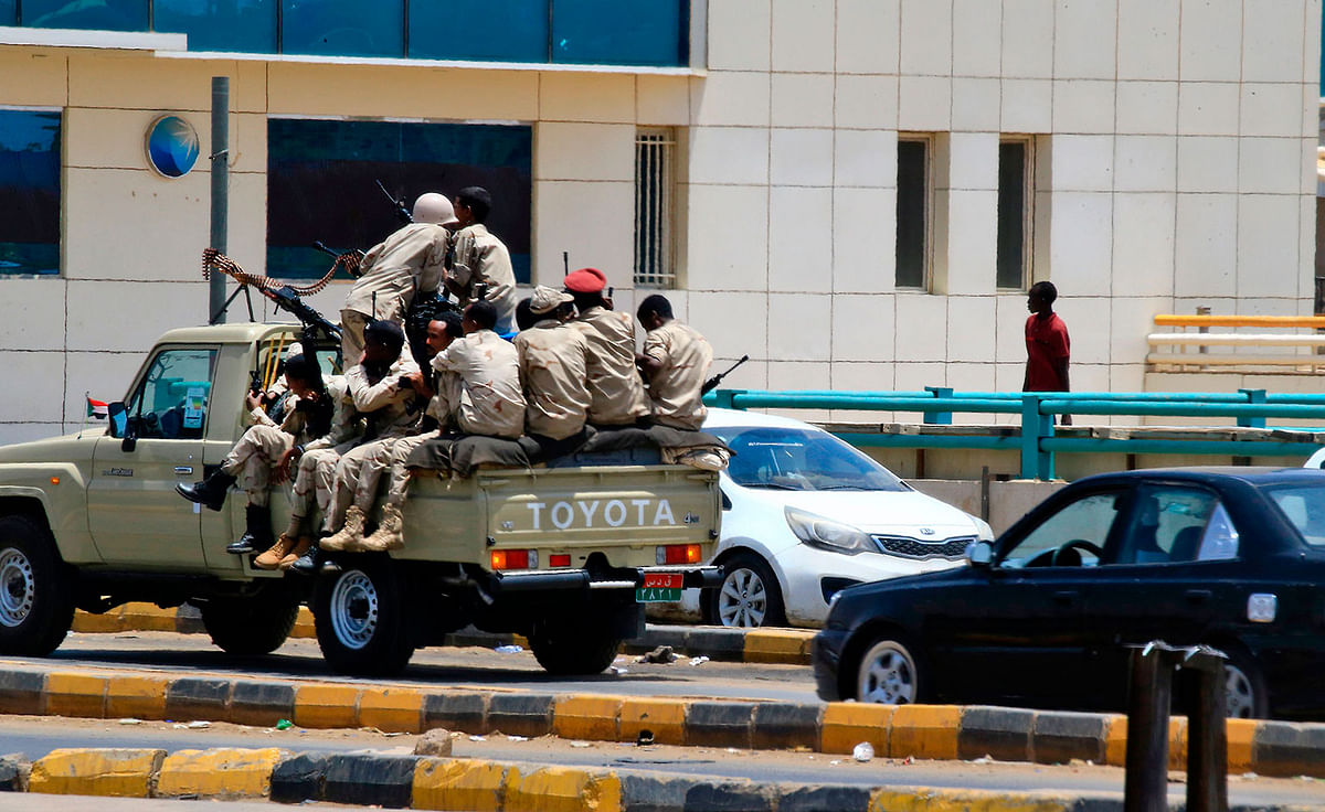 Members of Sudan`s security forces patrol on 6 June 2019 in Khartoum. Sudan`s health ministry has said `no more than 46` people died in a crackdown on Khartoum protesters, far fewer than the 108 dead reported by doctors close to the demonstrators. Photo: AFP