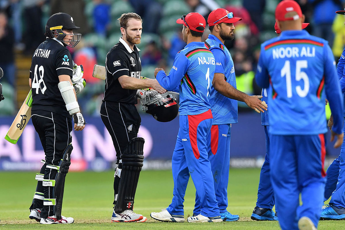 New Zealand`s captain Kane Williamson (2L) and New Zealand`s Tom Latham (L) shake hands with Afghanistan`s players at the end of the match during the 2019 Cricket World Cup group stage match between Afghanistan and New Zealand at The County Ground in Taunton, southwest England, on 8 June 2019. Photo: AFP