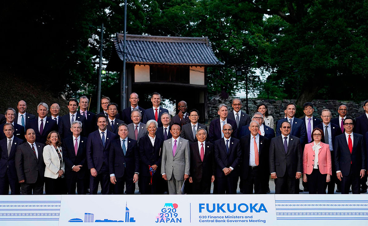 Japan`s finance minister Taro Aso (C) poses next to IMF managing director Christine Lagarde (centre L) and Bank of Japan governor Haruhiko Kuroda (centre R) during a family photo of the G20 finance ministers and central bank governors meeting in Fukuoka on 8 June 2019. Photo: AFP