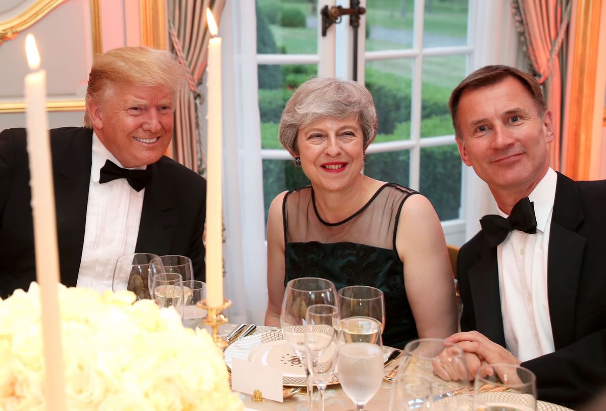 US president Donald Trump (L) talks with Britain`s prime minister Theresa May (C) and Britain`s foreign secretary Jeremy Hunt during a dinner at Winfield House, the residence of the US Ambassador, where US president Trump is staying whilst in London, on 4 June 2019. Photo: AFP