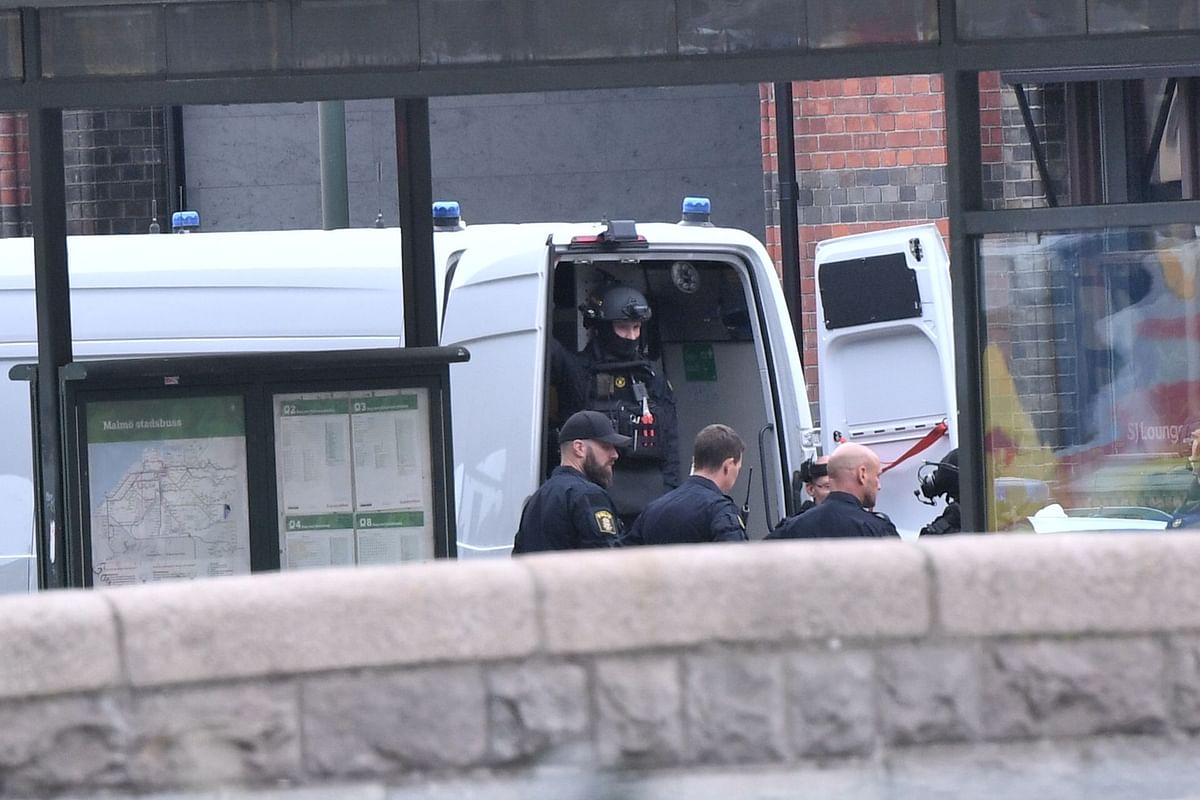 A police car is parked outside the central train station after a man threatened to detonate a bomb in Malmö in southern Sweden on 10 June 2019. Photo: AFP