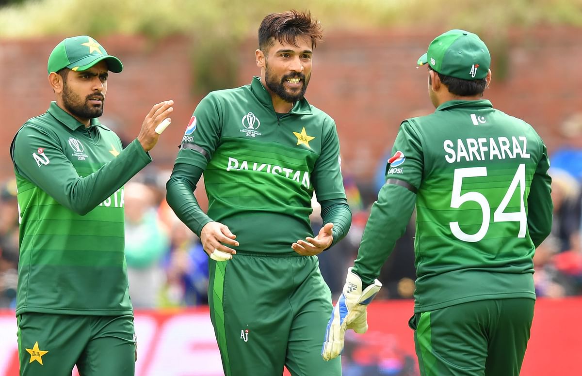 Pakistan`s Mohammad Amir (C) celebrates with teammates after the dismissal of Australia`s Alex Carey during the 2019 Cricket World Cup group stage match at The County Ground in Taunton, southwest England, on 12 June 2019. Photo: AFP