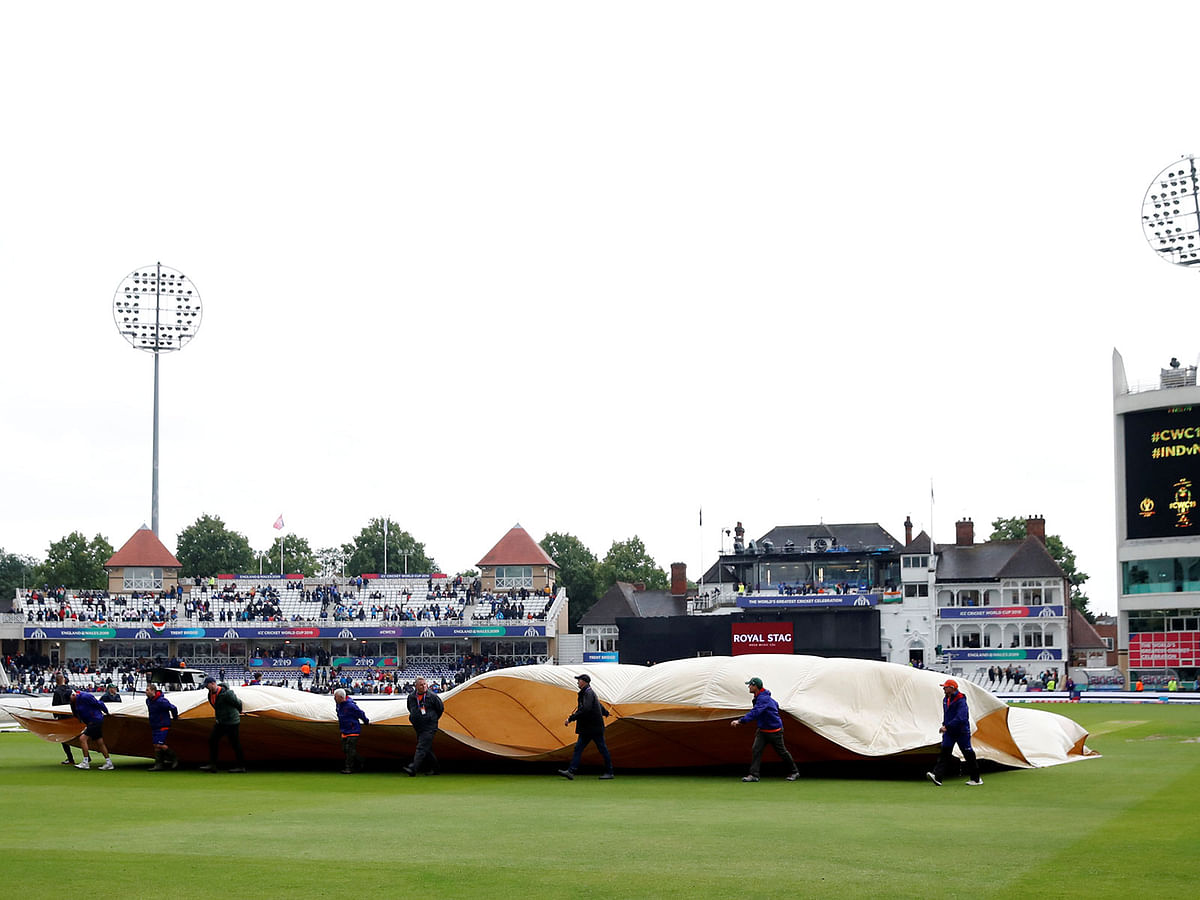 General view as groundstaff pull the covers off the pitch after a rain delay of India-New Zealand in Trent Bridge, Nottingham, Britain on 13 June, 2019. Photo: Reuters