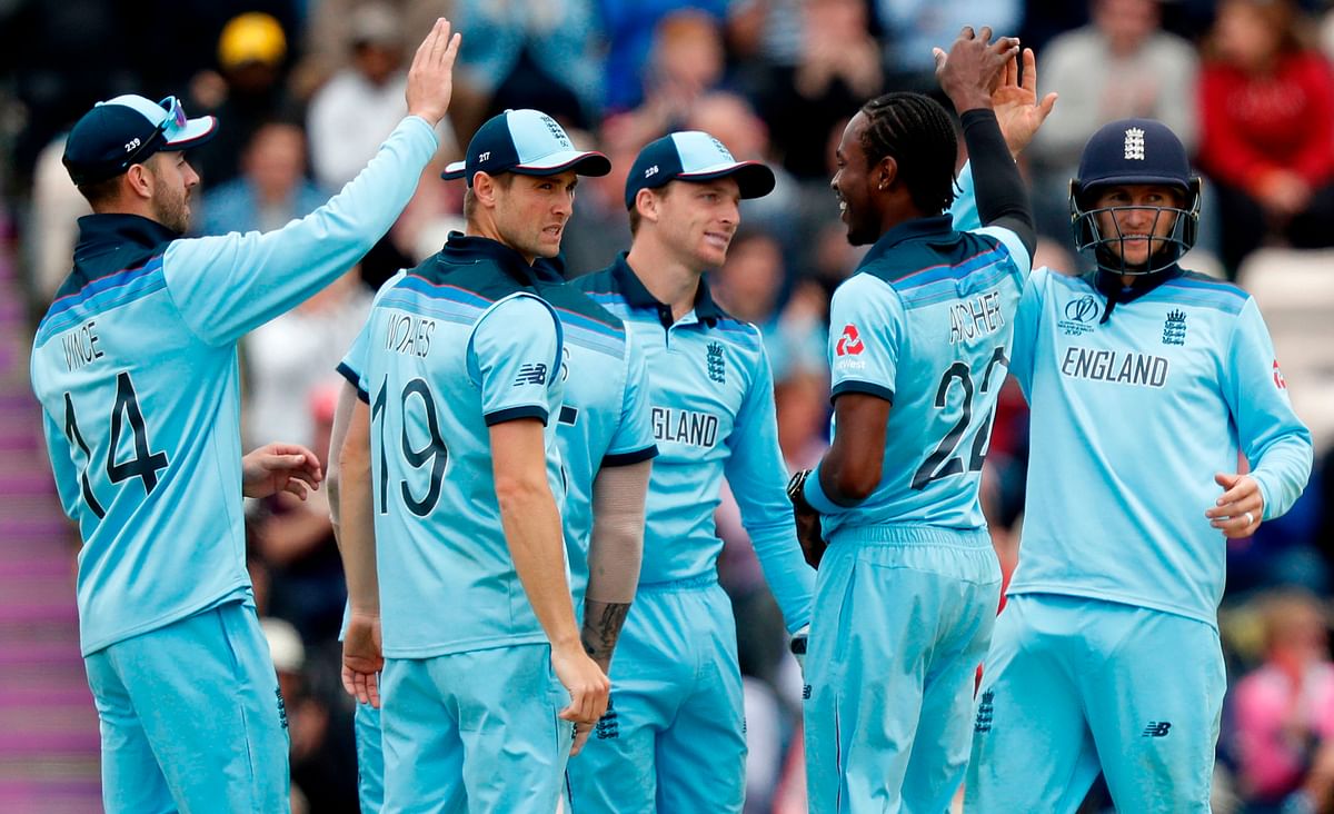 England`s Jofra Archer (2R) celebrates with teammates after the dismissal of West Indies` Sheldon Cottrell during the 2019 Cricket World Cup group stage match between England and West Indies at the Rose Bowl in Southampton, southern England, on 14 June, 2019. Photo: AFP