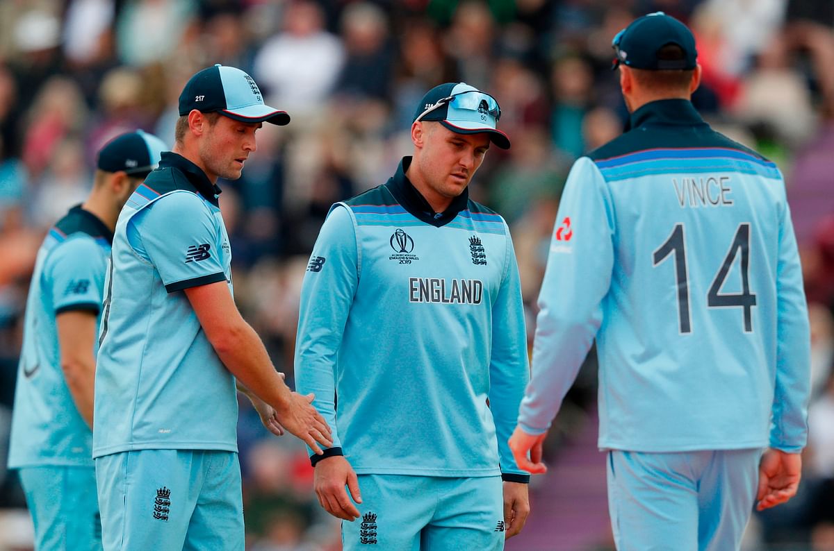 ngland`s Jason Roy (C) speaks with teammates as he walks off the field after picking up an injury while fielding during the 2019 Cricket World Cup group stage match between England and West Indies at the Rose Bowl in Southampton, southern England, on 14 June 2019. Photo: AFP