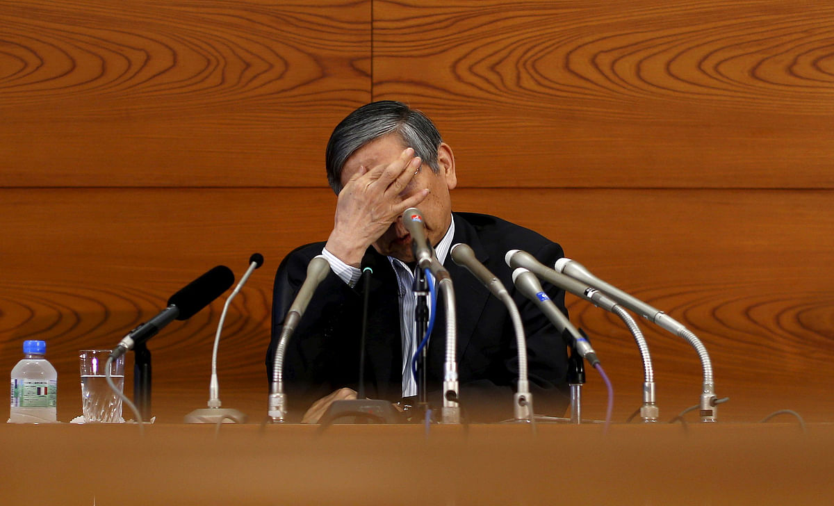 BOJ Governor Haruhiko Kuroda touches face during news conference at BOJ headquarters in Tokyo. Photo: Reuters