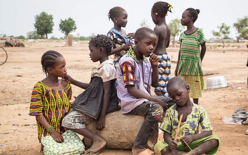 Children stand outside a school used as a shelter for Internally Displaced People (IDP) from northern Burkina Faso on 13 June 2019 in Ouagadougou. Internally Displaced People (IDP) from northern Burkina Faso flee intercommunal clashes, which have already killed a hundred people in a few weeks. Photo: AFP