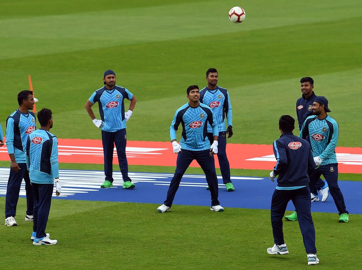 Bangladesh cricketers attend a training session at Trent Bridge in Nottingham, central England, on 19 June 2019, ahead of their 2019 Cricket World Cup match against Australia. Photo: AFP