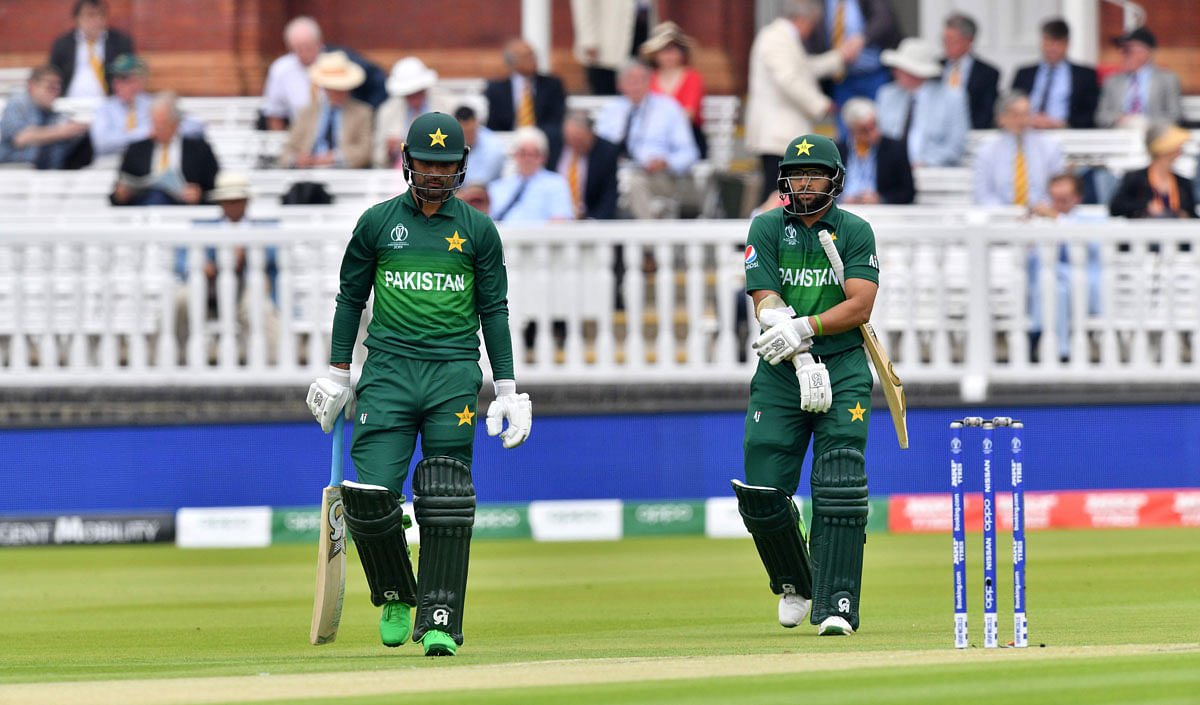Pakistan`s Imam-ul-Haq (R) and Pakistan`s Fakhar Zaman walk out to bat ahead of the start of the 2019 Cricket World Cup group stage match between Pakistan and South Africa at Lord`s Cricket Ground in London on 23 June, 2019. Photo: AFP
