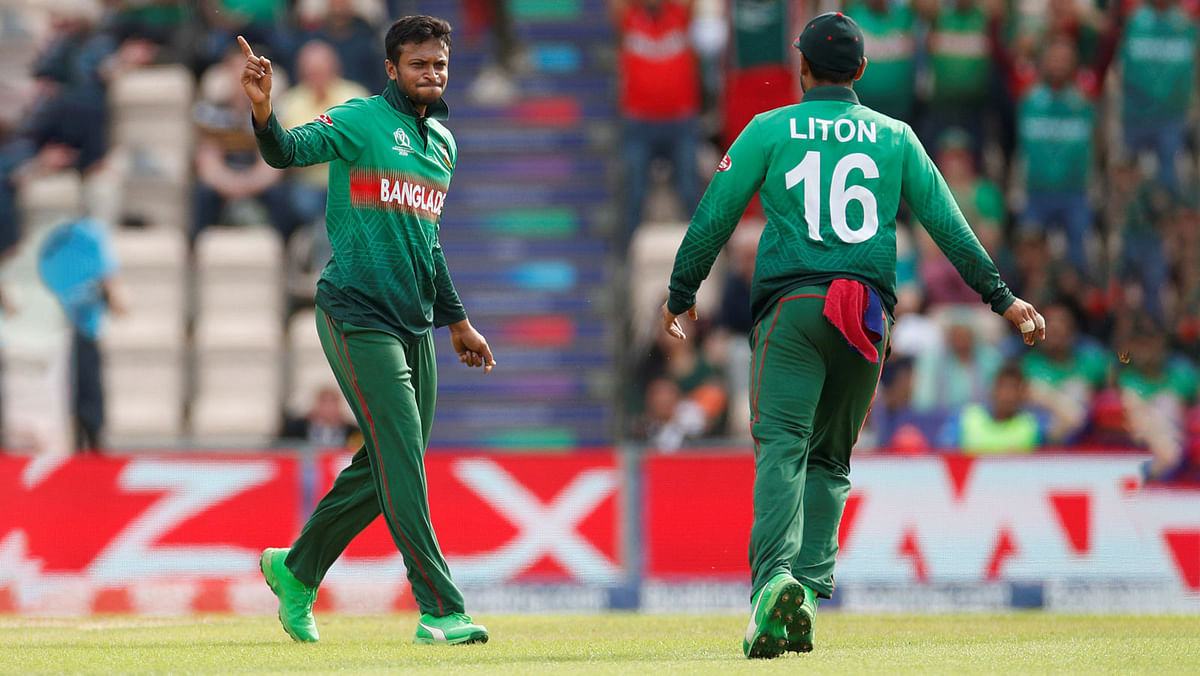 Bangladesh`s Shakib Al Hasan celebrates after taking the wicket of Afghanistan`s Mohammad Nabi on 24 June 2019. Photo: Reuters