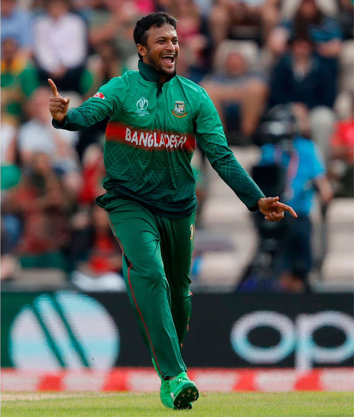 Bangladesh`s Shakib Al Hasan celebrates after the dismissal of Afghanistan`s captain Gulbadin Naibduring the 2019 Cricket World Cup group stage match between Bangladesh and Afghanistan at the Rose Bowl in Southampton, southern England, on 24 June, 2019. Photo: AFP