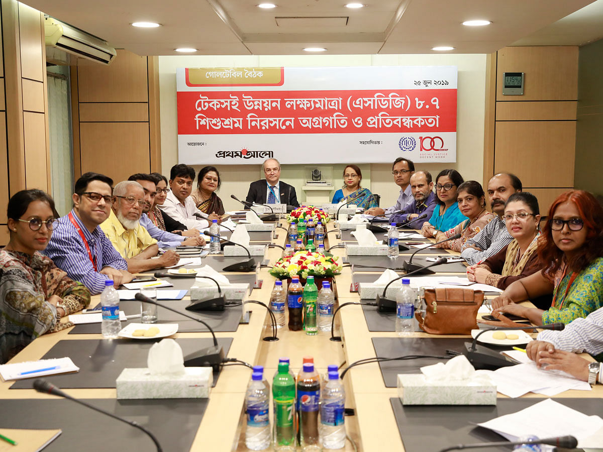 Participants pose for a photograph at a roundtable on progress and challenges in eliminating child labor at Karwan Bazar’s CA Bhaban on Tuesday. Photo: Shuvra Kanti Das