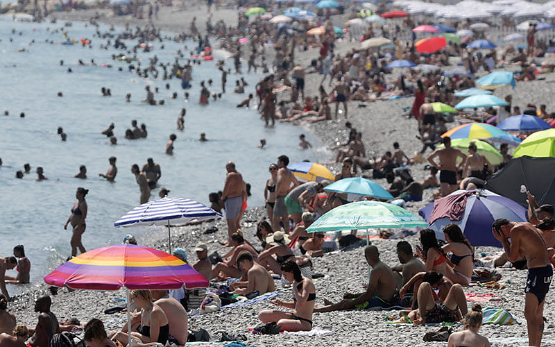 People cool off in the sea in Nice as a heatwave hits much of the country, France, on 27 June 2019. Photo: Reuters