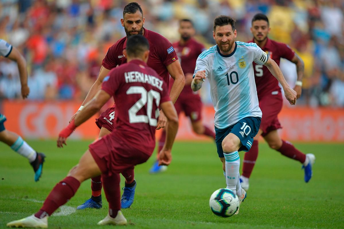 Argentina`s Lionel Messi (R) is marked by Venezuela`s Ronald Hernandez during their Copa America football tournament quarter-final match at Maracana Stadium in Rio de Janeiro, Brazil, on 28 June, 2019. Photo: AFP
