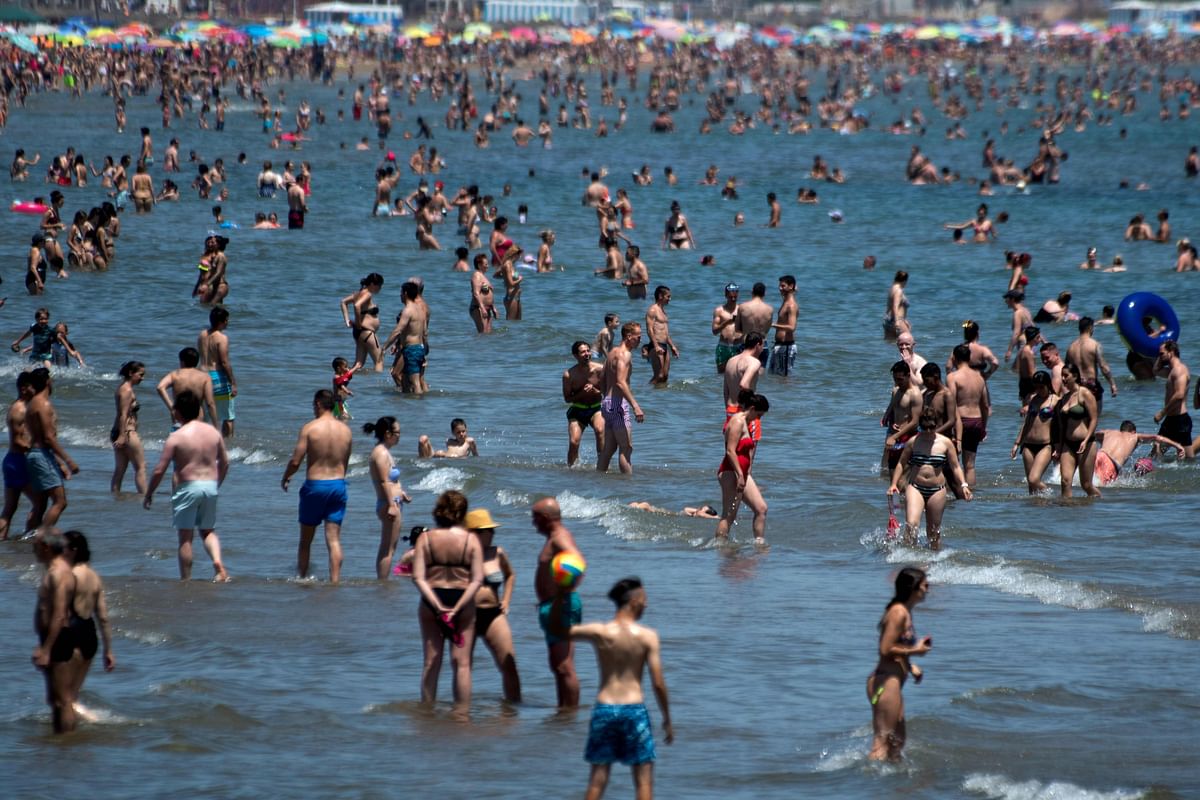 People enjoy a day at the beach amid a heatwave in Valencia on 29 June. Photo: AFP