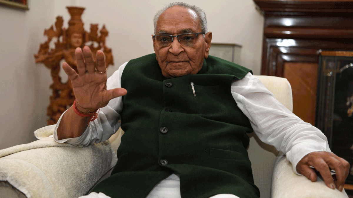 Veteran Indian politician Motilal Vora, new intern president of India`s main opposition Congress party, gestures at his residence in New Delhi on 3 July, 2019. Photo: AFP