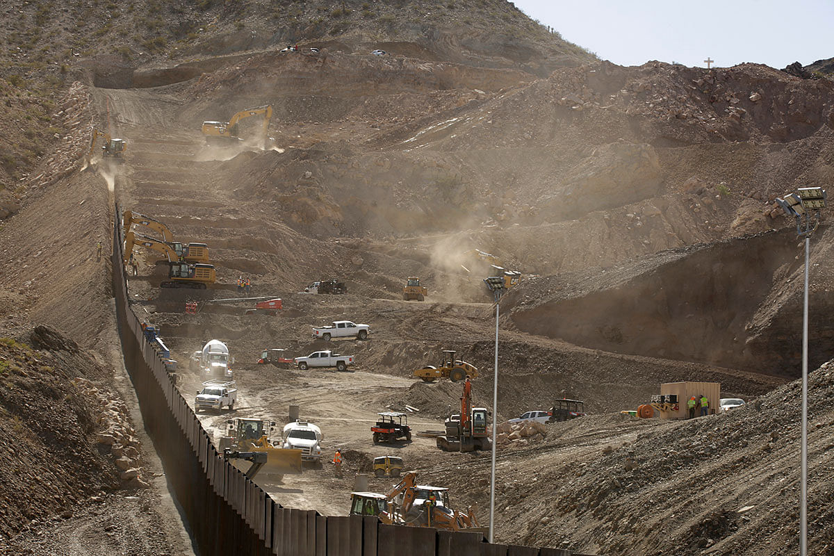 A general view shows a construction crew working on a bollard-type private border wall, crowd-funded by We Build The Wall group at Sunland Park, New Mexico, as pictured from Ciudad Juarez, Mexico on 30 May 2019. Reuters File Photo