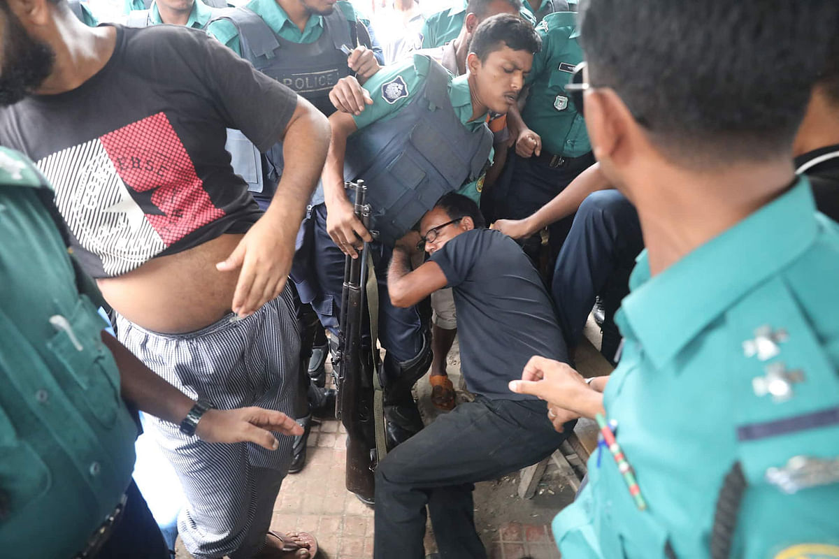 Protesters and police clash during a demonstration protesting against the recent gas price hike. Paltan, Dhaka on 7 July 2019. Photo: Saiful Islam