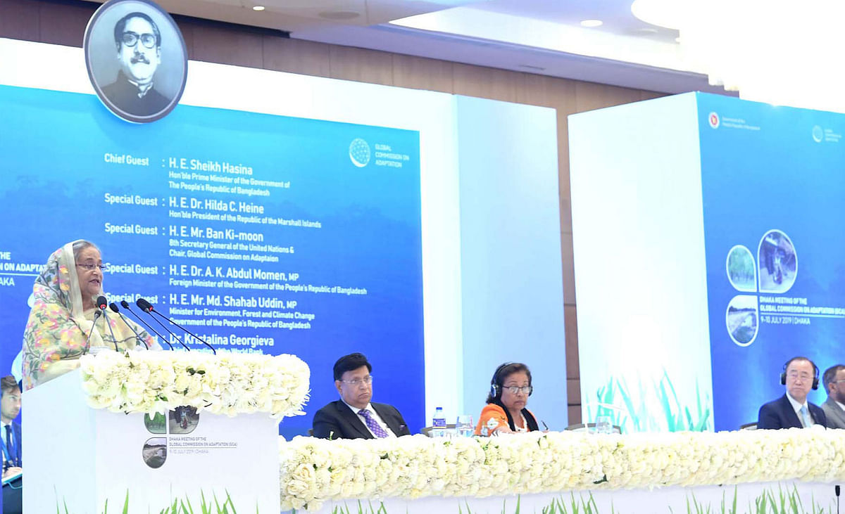 Prime minister Sheikh Hasina addresses the inauguration programme of a two-day Dhaka Meeting of the Global Commission on Adaptation in a hotel in Dhaka on Wednesday. Photo: BSS