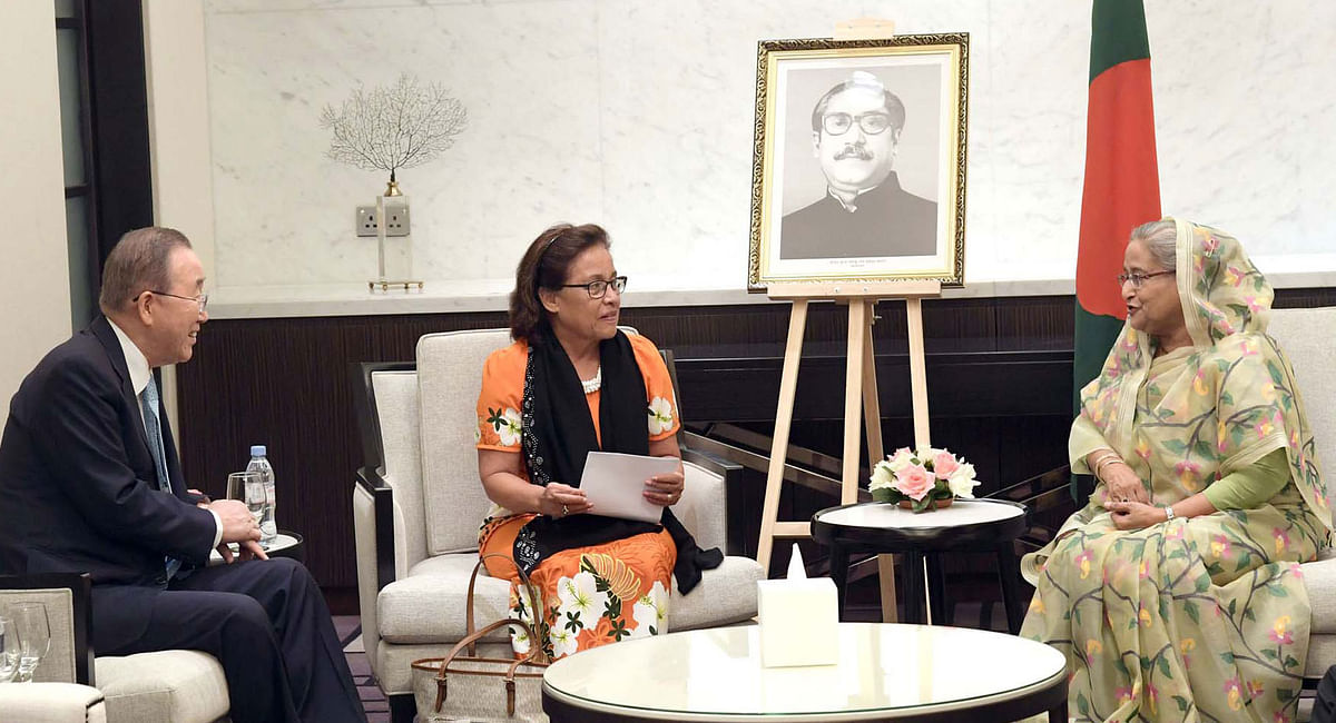 Prime minister Sheikh Hasina talks to Marshal Islands president Hilda C Heine (C) and former United Nations Secretary General and incumbent Global Commission on Adaptation Chairman Ban Ki-moon in a hotel in Dhaka on Wednesday. Photo: PID