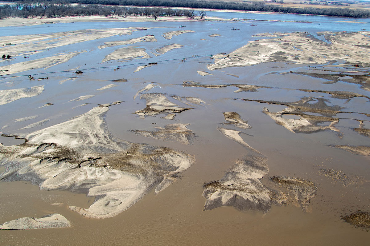 Flooded farm fields are seen from an aerial photo taken while Nebraska Army National Guard Soldiers used a CH-47 Chinook helicopter to deliver multiple bales of hay to cattle isolated by historic flooding in Richland, Nebraska, US, 20 March 2019. Picture taken on 20 March 2019. Photo: Reuters