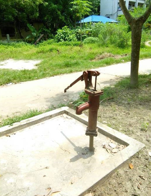 A tube-well that has become useless as water table has dropped in Keraniganj, Dhaka. Photo: UNB