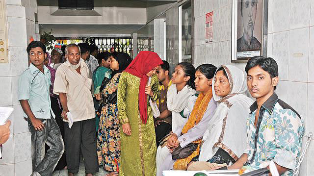 Patients wait for treatment at the hospital. Photo: Prothom Alo