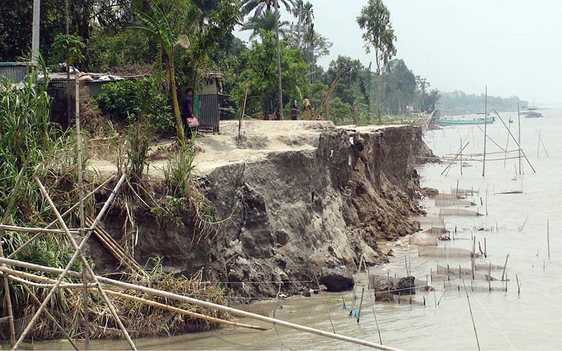 Erosion by the Jamuna river has taken a serious turn in Shibalaya and Daulatpur upazilas due to the onrush of water from the upstream. Photo: UNB