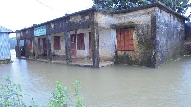 An inundated school in Tahirpur upazila of Sunamganj. Photo: Khalil Rahman