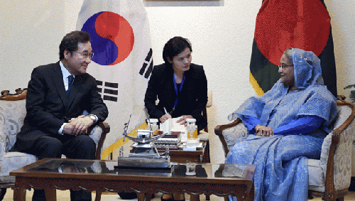 Prime minister Sheikh Hasina and her South Korean counterpart Lee Nak-yon meet at the Prime Minister’s Office (PMO) in the city on Sunday. Photo: UNB