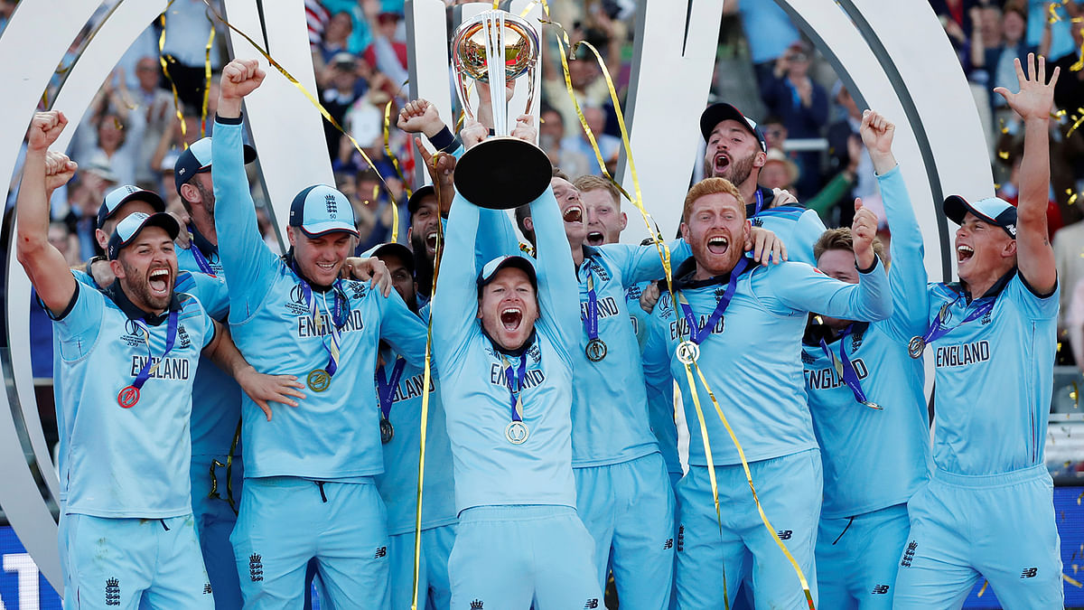 England`s Eoin Morgan and team mates celebrate winning the world cup with the trophy at the Lord`s, London, Britain on 14 July, 2019. Photo: Reuters