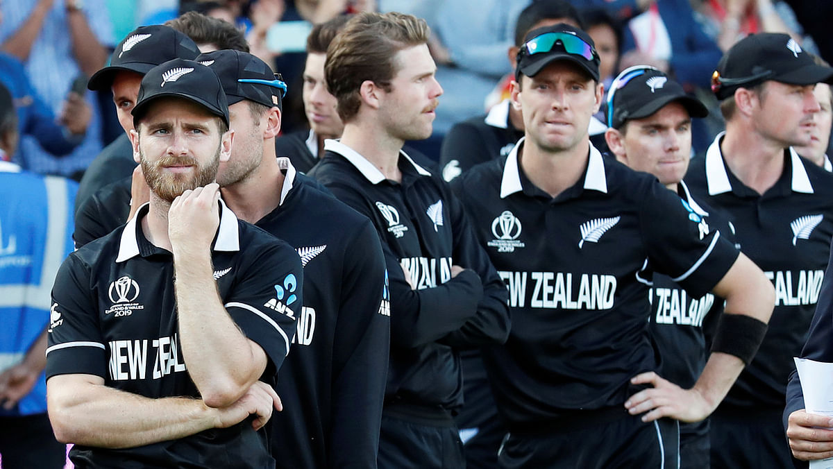 New Zealand`s Kane Williamson and teammates look dejected as they await their runners up medals at Lord`s in London, Britain on 14 July, 2019. Photo: Reuters
