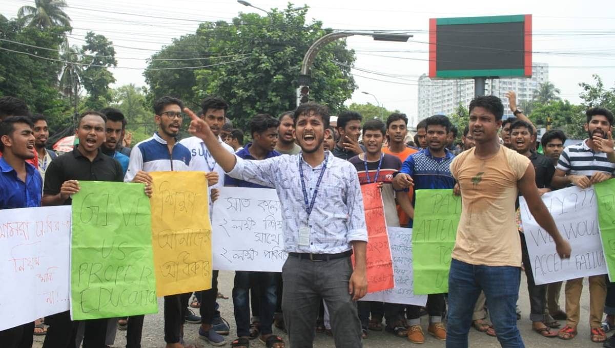 A group of students of Dhaka University block Shahbagh intersection, Dhaka on Wednesday. Photo: UNB