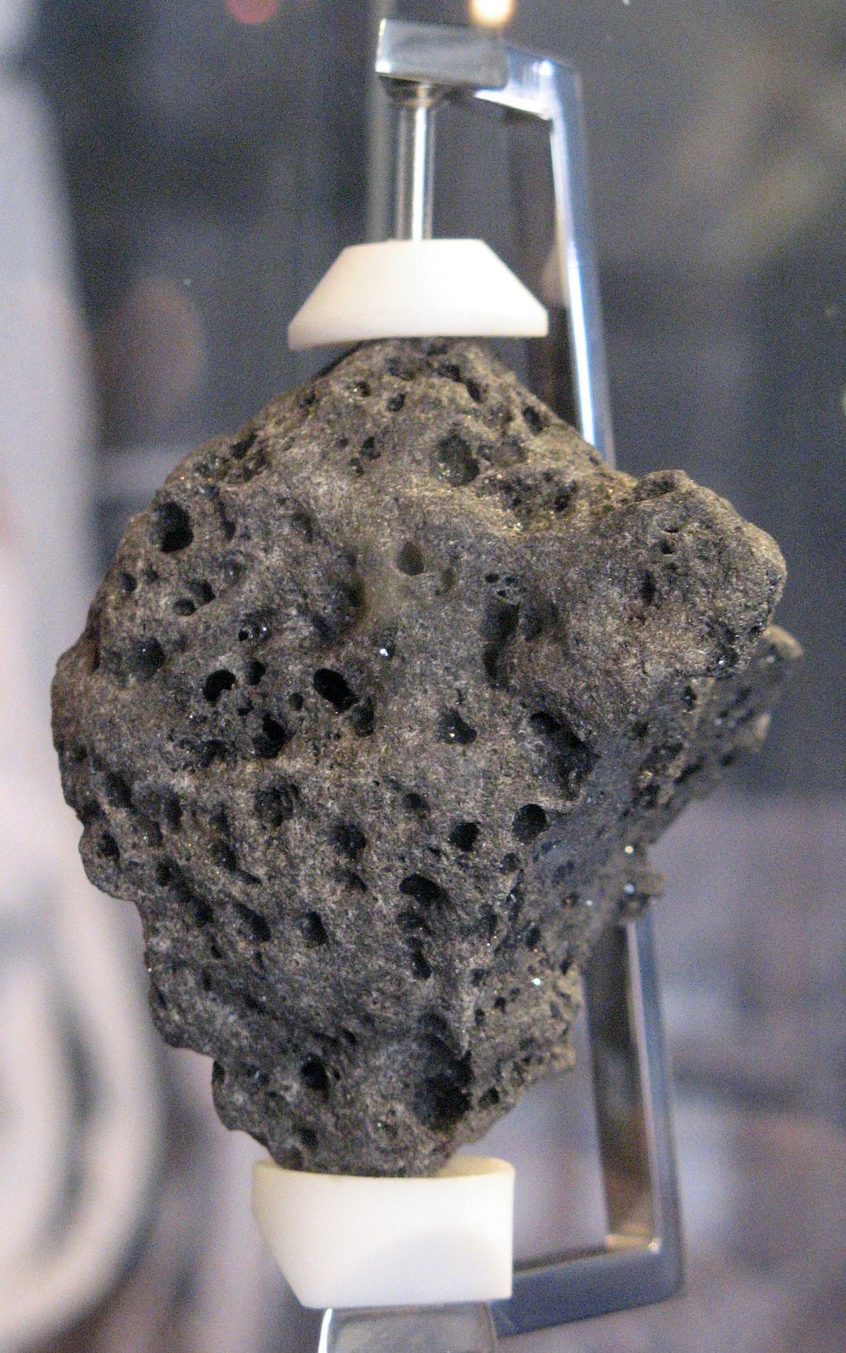 Apollo moon rock. Photo: Wikimedia Commons